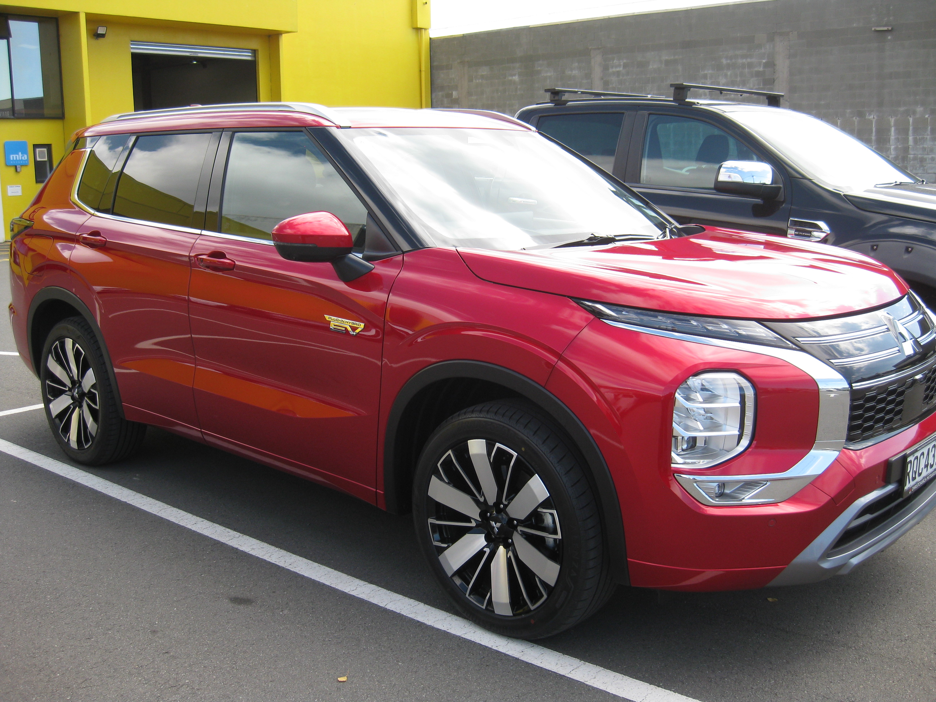 MITSUBISHI OUTLANDER STATIONWAGON 2022-CURRENT